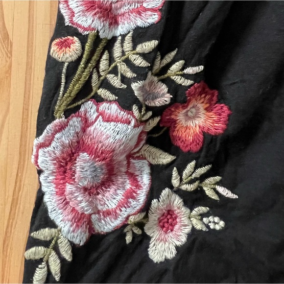 American Eagle Floral Embroidered Crop Tank - Picture 2 of 3